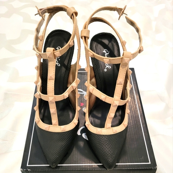 LIKE NEW- Qupid Pointed Toe Wedge Shoe - Picture 6 of 7